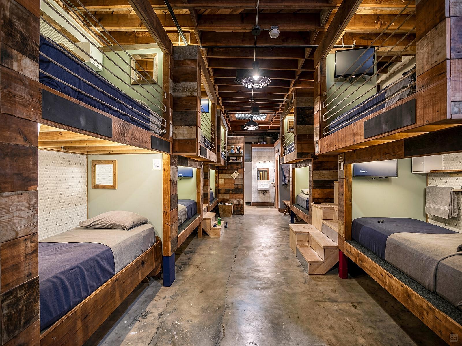 Bed In A 8-Bed Mixed Gender Room II - 19