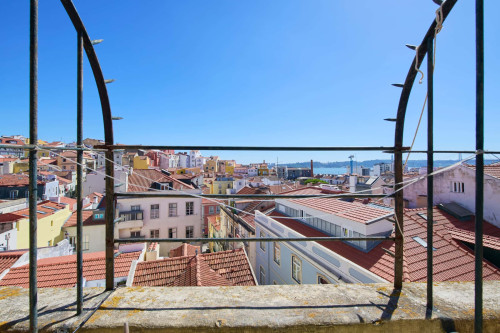 Room in a 5-bedroom apartment in Rua dos Poiais de São Bento , Lisboa - Gallery - 12