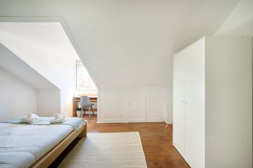 Room in a 5-bedroom apartment in Rua dos Poiais de São Bento , Lisboa - Gallery - 7