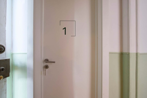 Room in a 5-bedroom apartment in Rua dos Poiais de São Bento , Lisboa