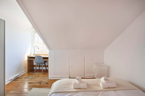 Room in a 5-bedroom apartment in Rua dos Poiais de São Bento , Lisboa - Gallery - 8