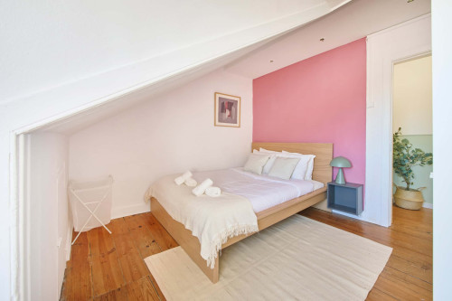 Room in a 5-bedroom apartment in Rua dos Poiais de São Bento , Lisboa