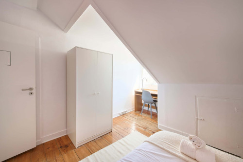 Room in a 5-bedroom apartment in Rua dos Poiais de São Bento , Lisboa - Gallery - 5