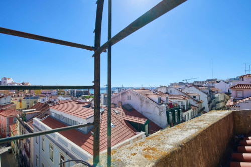 Room in a 5-bedroom apartment in Rua dos Poiais de São Bento , Lisboa - Gallery - 12