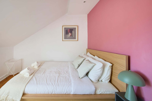 Room in a 5-bedroom apartment in Rua dos Poiais de São Bento , Lisboa