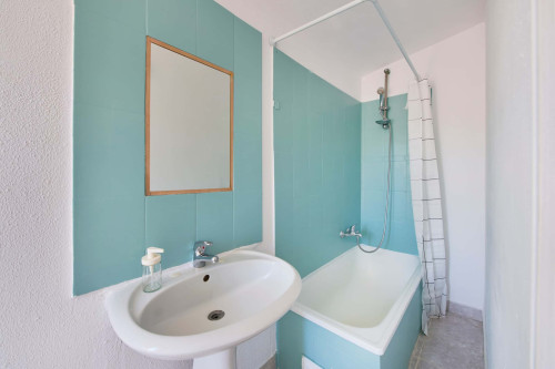 Suite Room in a 5-bedroom apartment in Rua dos Poiais de São Bento , Lisboa - Gallery - 11