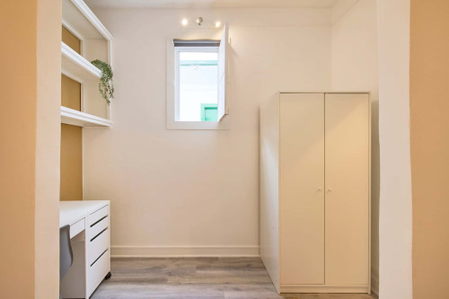 Room in a 5-bedroom apartment in Rua dos Poiais de São Bento , Lisboa - Gallery - 7