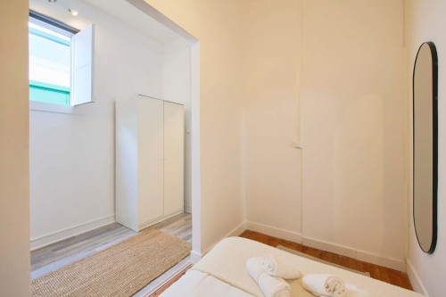 Room in a 5-bedroom apartment in Rua dos Poiais de São Bento , Lisboa - Gallery - 10