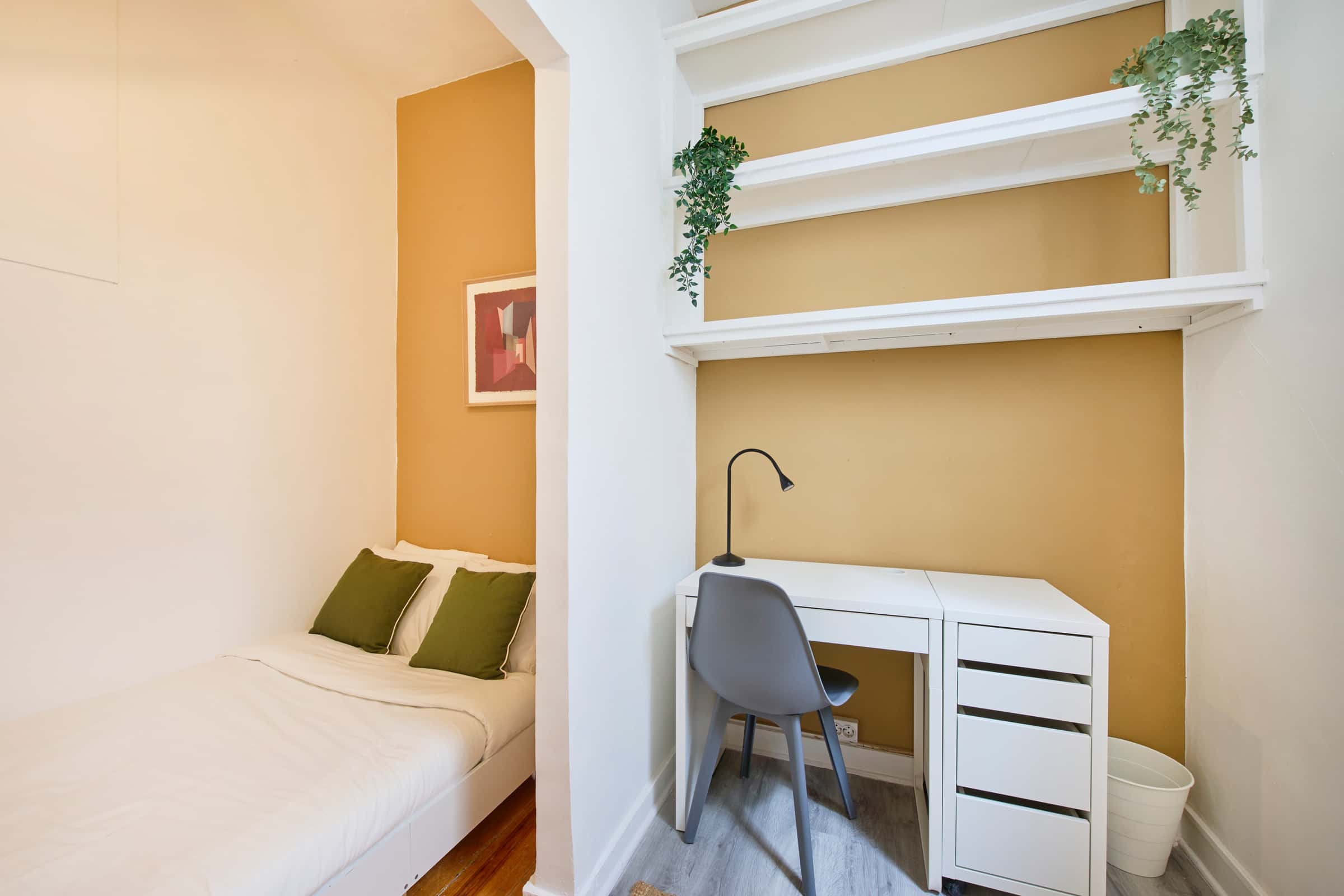 Room In A 5-Bedroom Apartment In Rua Dos Poiais De São Bento , Lisboa - 1