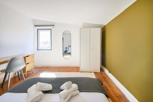 Room in a 5-bedroom apartment in Rua dos Poiais de São Bento , Lisboa - Gallery - 5