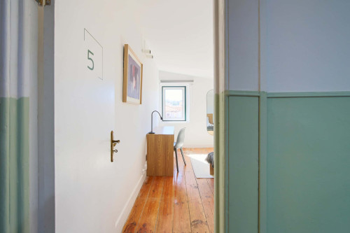 Room in a 5-bedroom apartment in Rua dos Poiais de São Bento , Lisboa - Gallery - 6