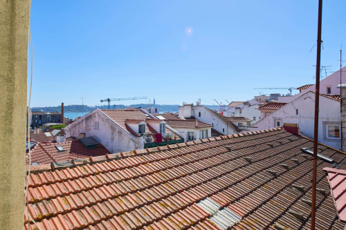 Room in a 5-bedroom apartment in Rua dos Poiais de São Bento , Lisboa - Gallery - 9
