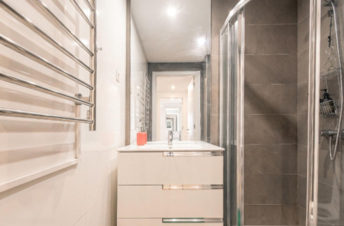 Shining 3 Bedroom Apartment with a balcony close to  - Gallery - 40