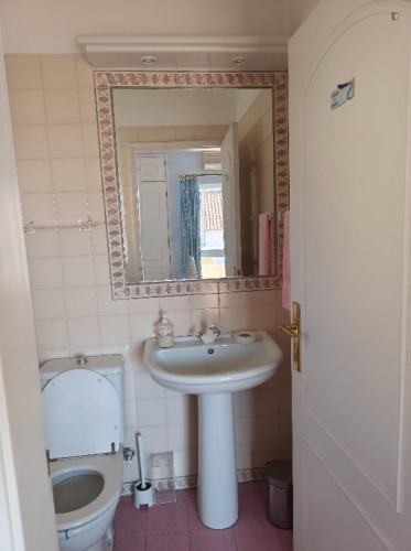 Passionate Single Bedroom with a private bathroom and a balcony close to NOVA University