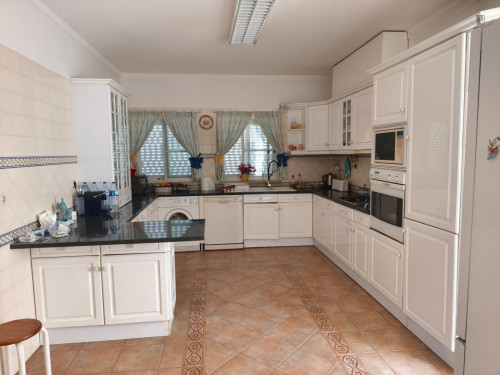 Passionate Single Bedroom with a private bathroom and a balcony close to NOVA University - Gallery - 7