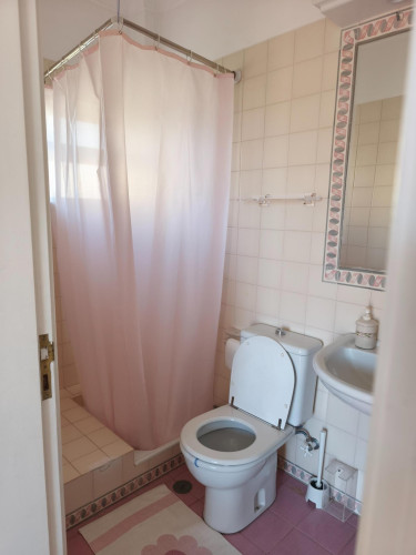 Passionate Single Bedroom with a private bathroom and a balcony close to NOVA University - Gallery - 5