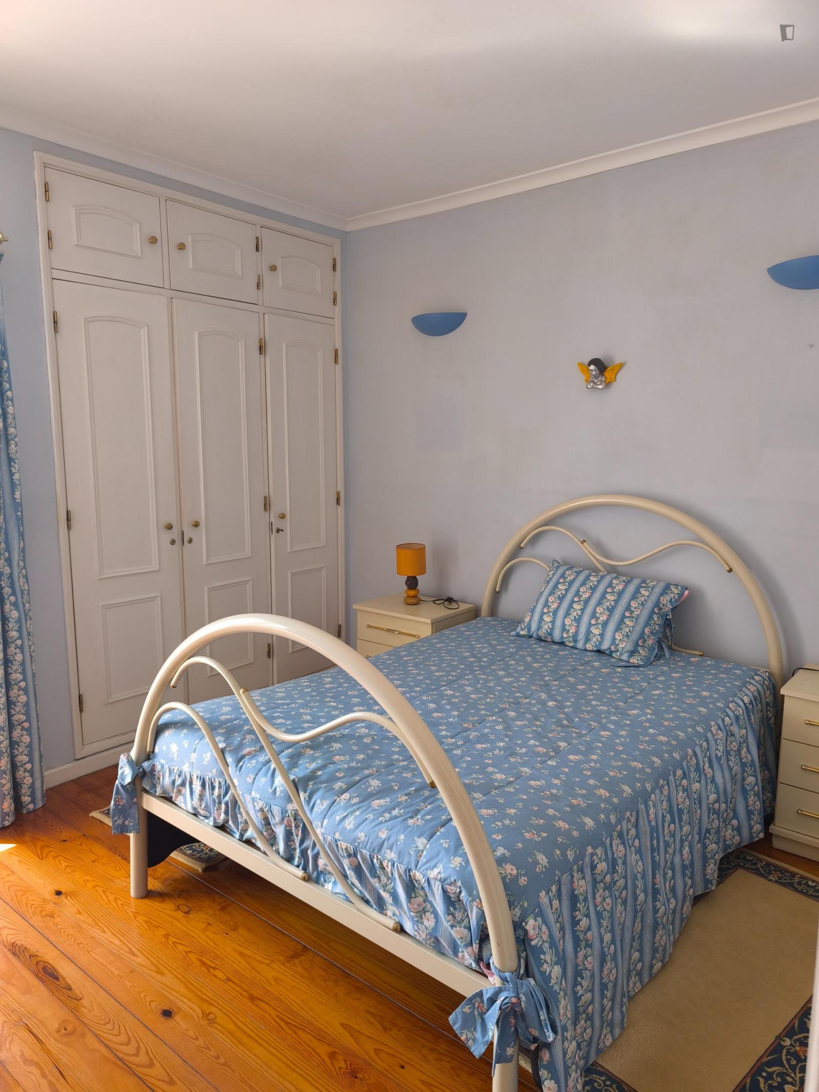 Passionate Single Bedroom With A Private Bathroom And A Balcony Close To NOVA University - 1