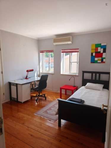 Unique Single Bedroom close to NOVA School of Science and Technology