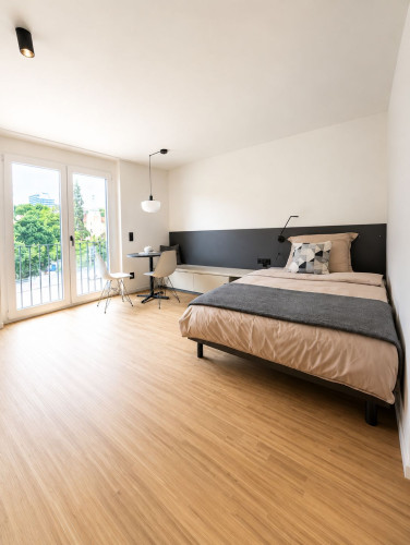 Furnished new-build flat in a central location