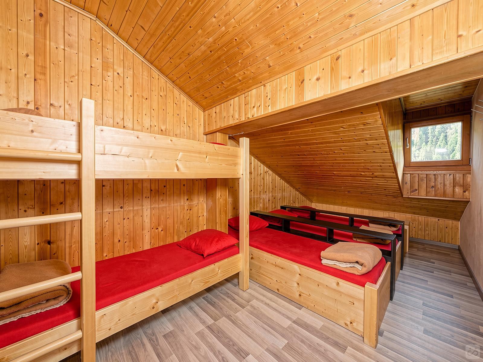 Bed In A 7-Bed Mixed Room - 4