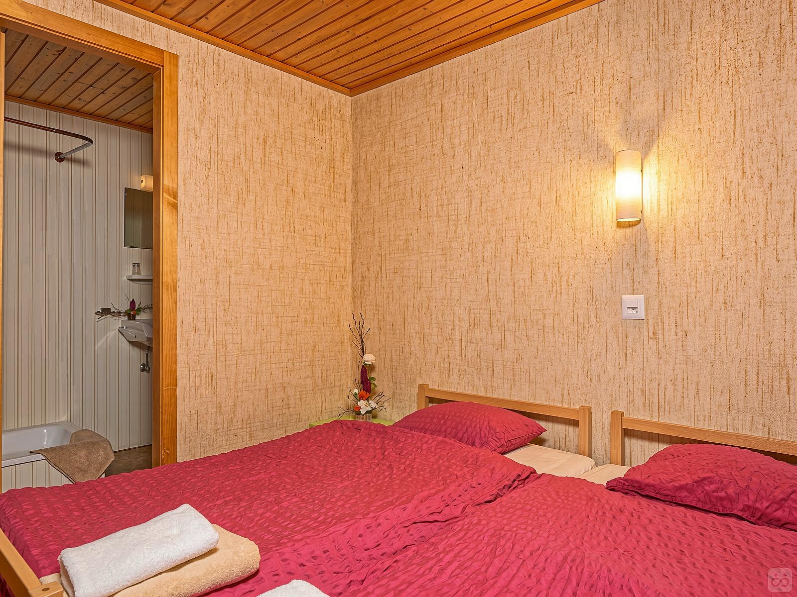 Double Room W/ Shower - 4