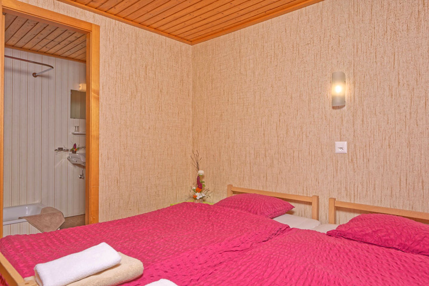  Double Room W/ Shower  -  Antique Lodge w/ Carnotzet + Infrared Sauna  - Gallery -  7