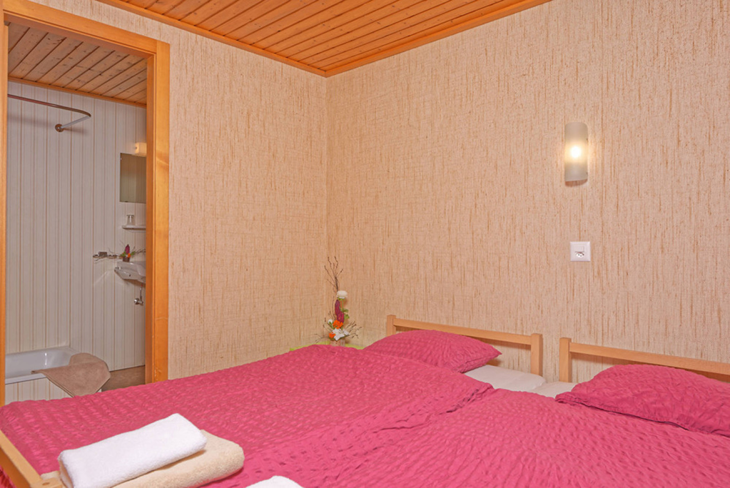  Double Room W/ Shower  -  Antique Lodge w/ Carnotzet + Infrared Sauna  - Gallery -  11