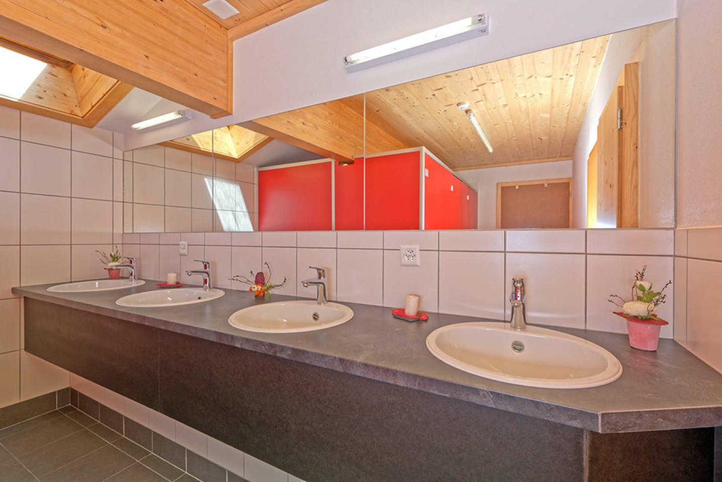  Bed In A 4-Bed Room (females Only)  -  Antique Lodge w/ Carnotzet + Infrared Sauna  - Gallery -  6