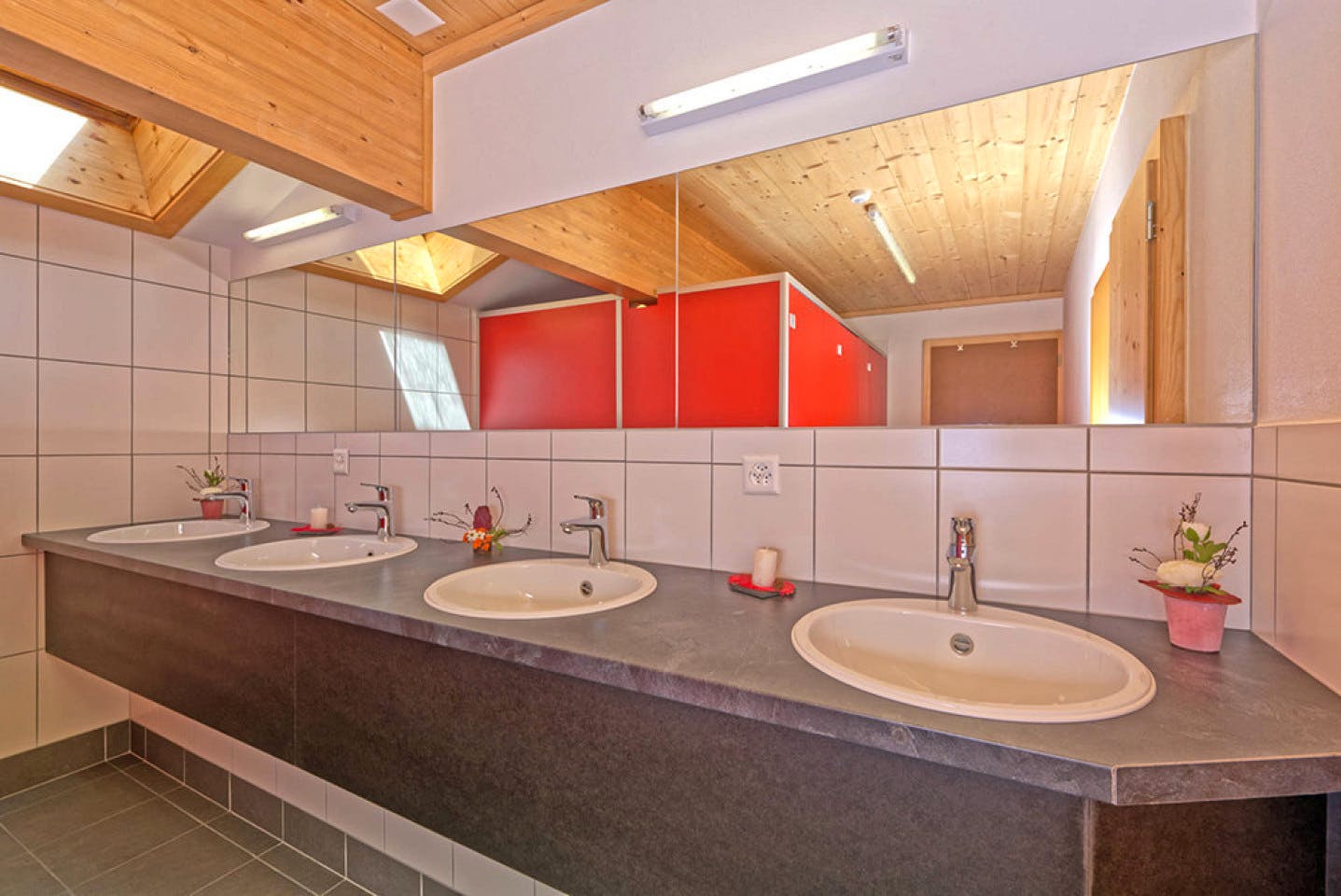  Bed In A 4-Bed Room (females Only)  -  Antique Lodge w/ Carnotzet + Infrared Sauna  - Gallery -  12