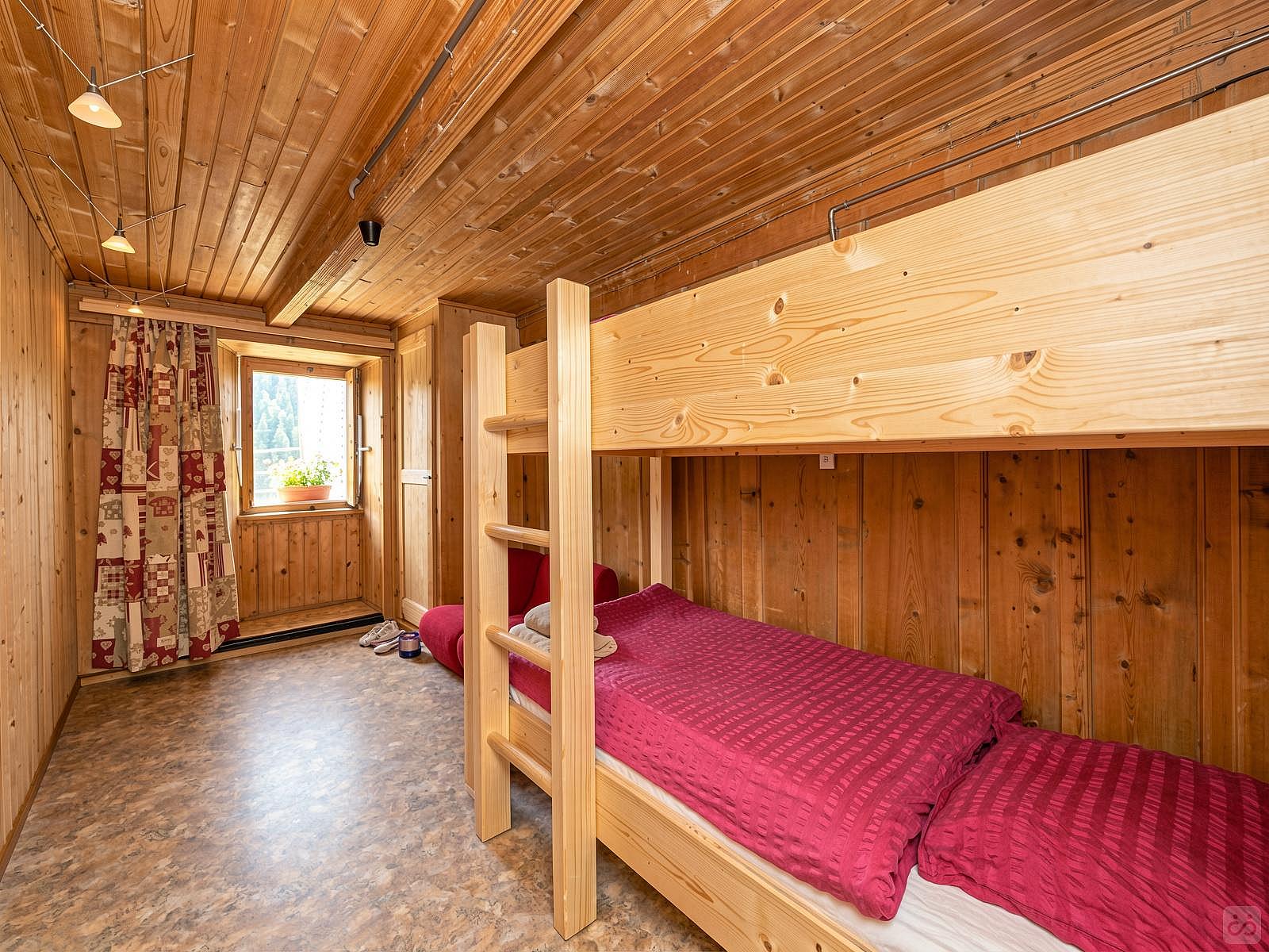  Bed In A 2-Bed Room (females Only)  -  Antique Lodge w/ Carnotzet + Infrared Sauna  - Gallery -  12