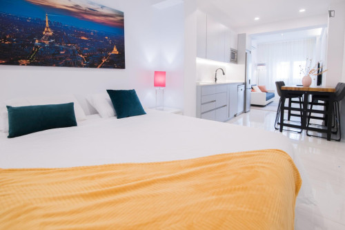 Spacios and inviting studio in Natzaret - Gallery - 9