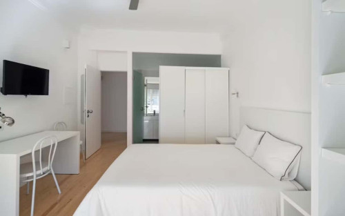 Ensuite room in renovated apartment in Saldanha - S3