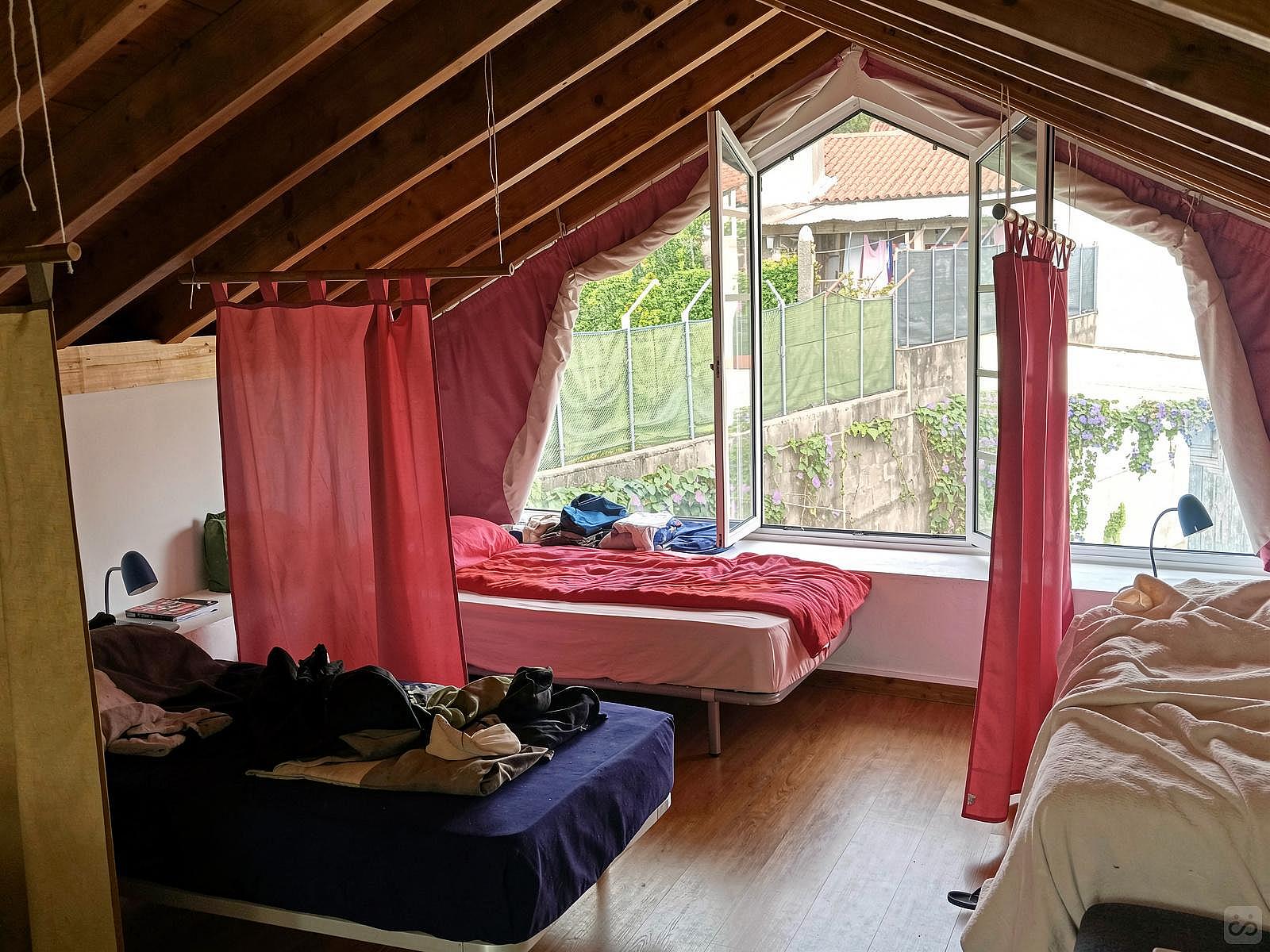 Bed In A 4-Bed Mixed Gender Room - 2