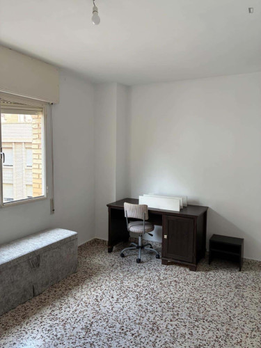Room in Calle Vinader, Murcia for 120 m² with 4 bedrooms