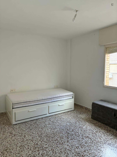 Room in Calle Vinader, Murcia for 120 m² with 4 bedrooms