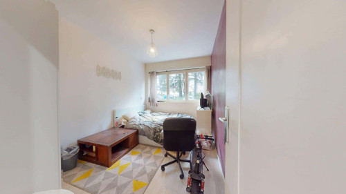 Room in Rue du Château de la Duchère, Lyon for 58 m² with 3 bedrooms