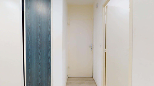 Room in Rue du Château de la Duchère, Lyon for 58 m² with 3 bedrooms
