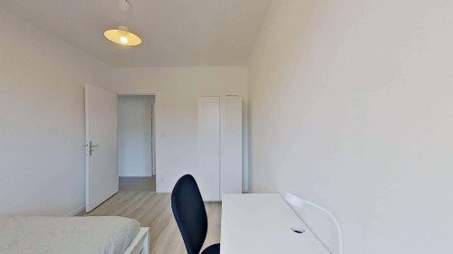 Room in Rue d'Elbeuf, Rouen for 78 m² with 3 bedrooms