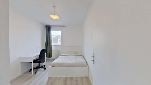 Room in Rue d'Elbeuf, Rouen for 78 m² with 3 bedrooms