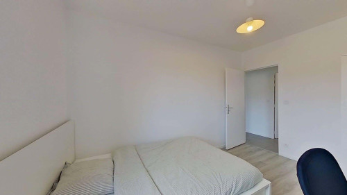 Room in Rue d'Elbeuf, Rouen for 78 m² with 3 bedrooms