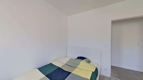 Room in Rue d'Elbeuf, Rouen for 78 m² with 3 bedrooms