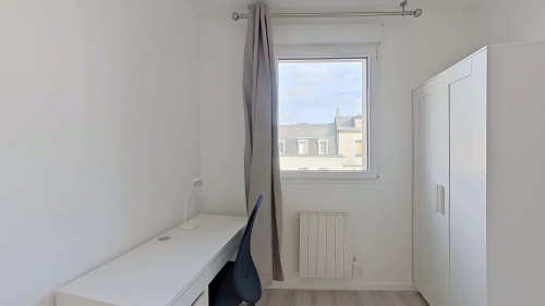 Room in Rue d'Elbeuf, Rouen for 78 m² with 3 bedrooms