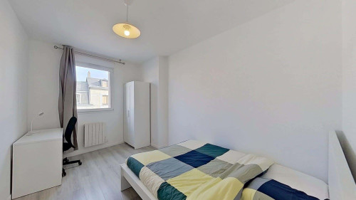 Room in Rue d'Elbeuf, Rouen for 78 m² with 3 bedrooms