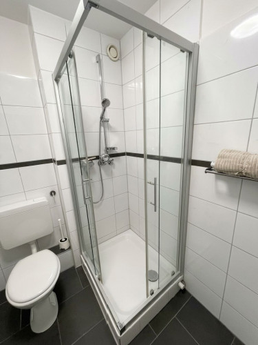 Düsseltal: Beautiful 1.5 room apartment with terrace with view of the residential complex park Ready-to-live beautiful suite in Düsseldorf - Gallery - 3