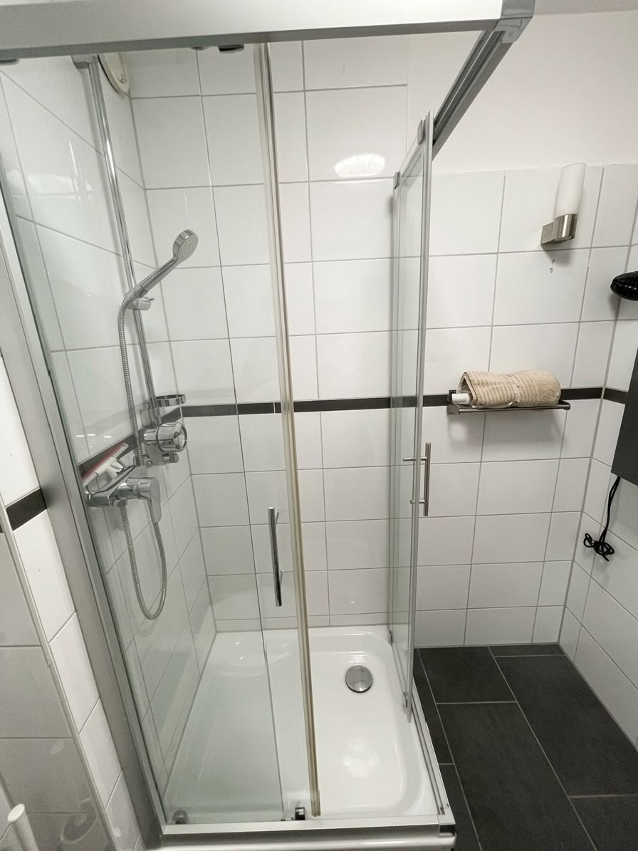 Düsseltal: Beautiful 1.5 Room Apartment With Terrace With View Of The Residential Complex Park Ready - 1