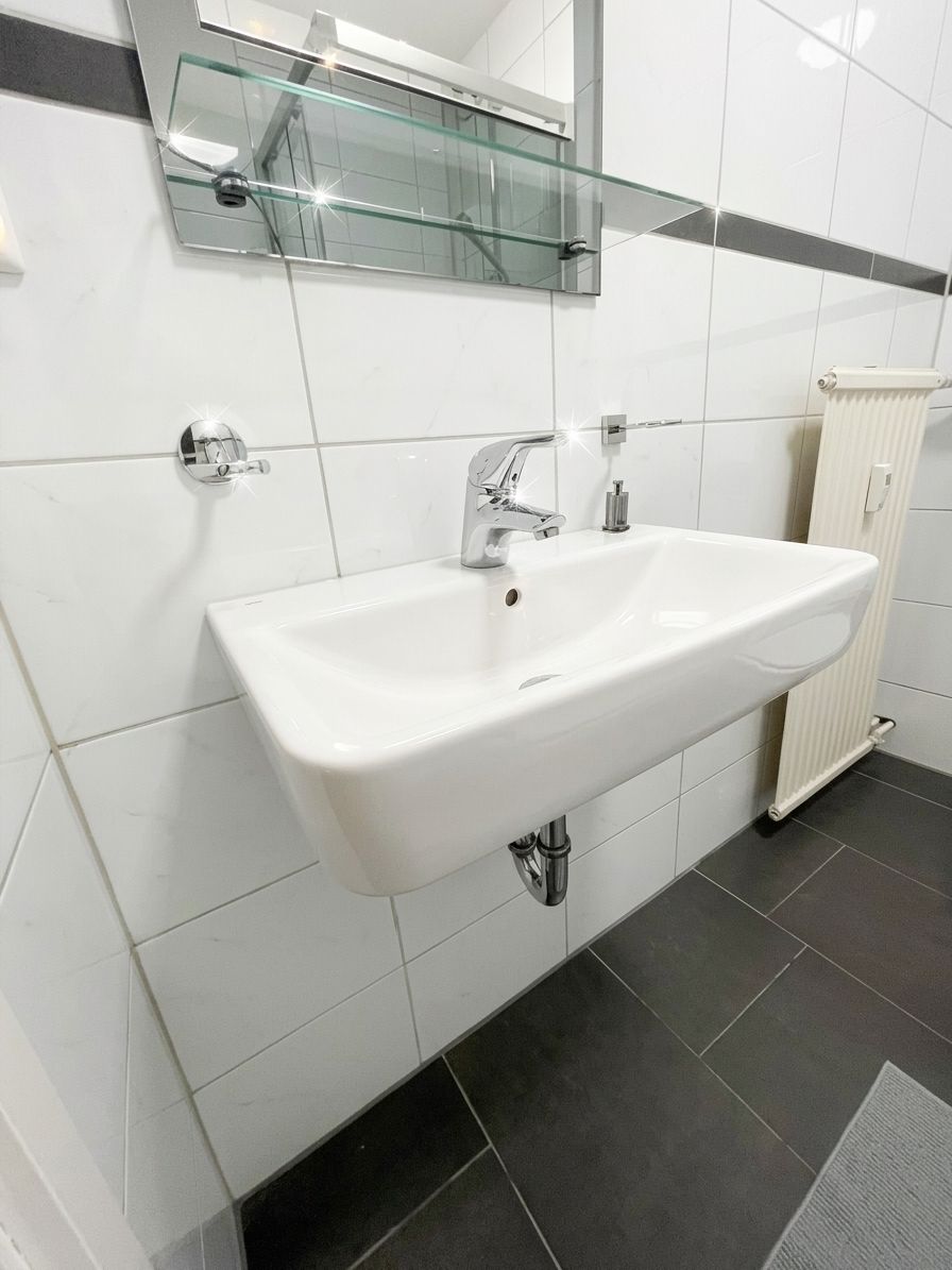 Düsseltal: Beautiful 1.5 Room Apartment With Terrace With View Of The Residential Complex Park Ready - 3