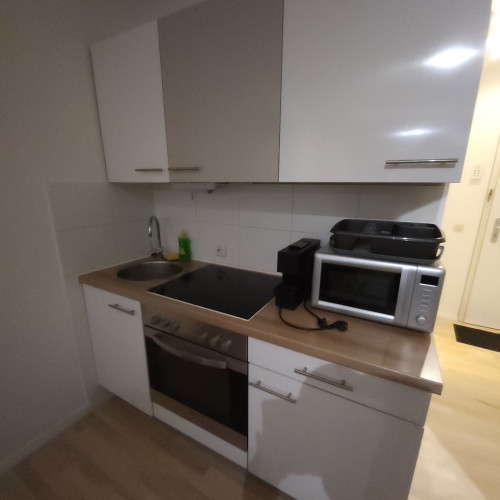 Fully furnished 1-room apartment, near U3 subway, 15 min city center, garage