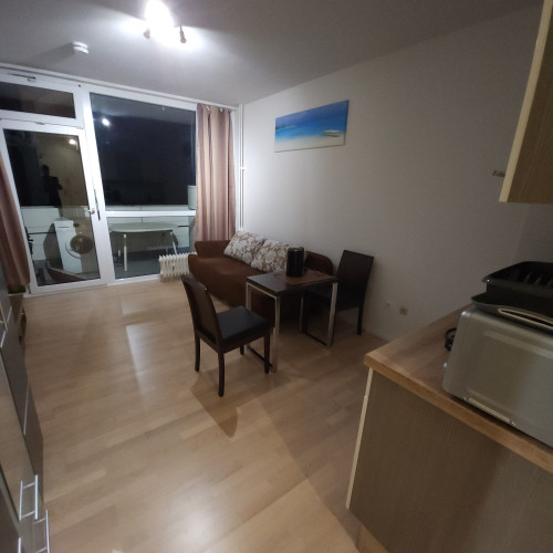 Fully furnished 1-room apartment, near U3 subway, 15 min city center, garage
