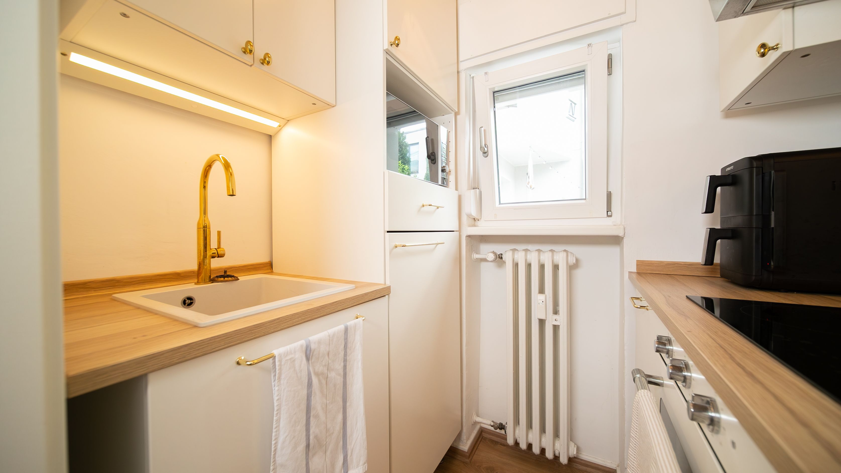 Central Apartment In A Prime Location With A Kitchen - 3