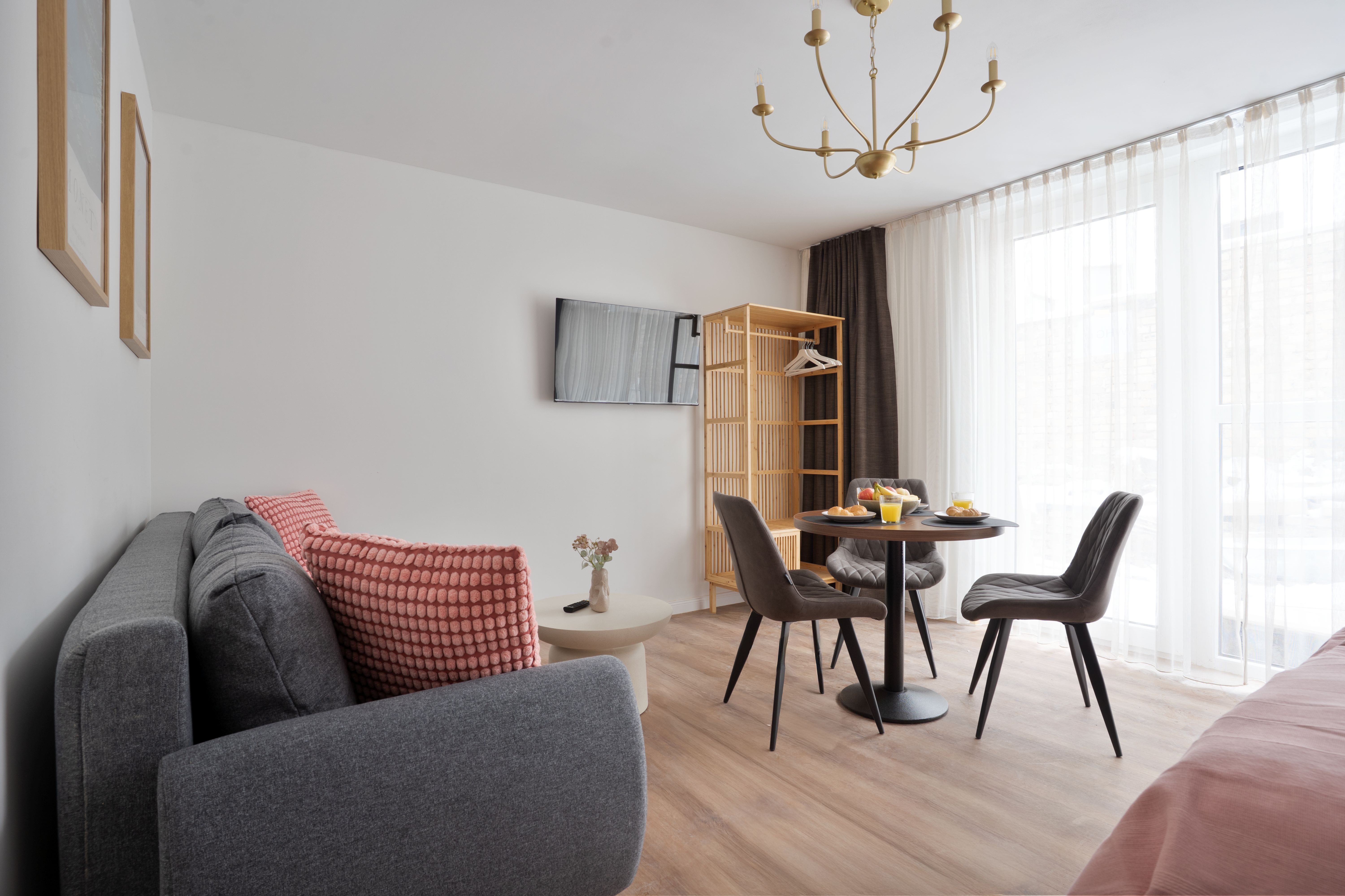 Deluxe Studio With Sofa | Kitchen | Home2share - 25